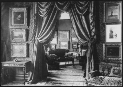 Foto van het interieur van Kunsthandel Goupil & Cie in Den Haag, ca. 1900